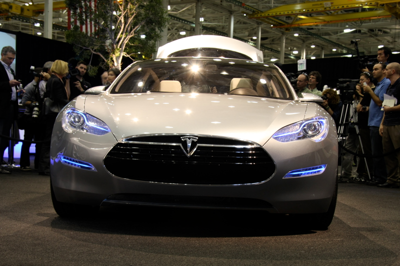 Illustration for article titled Tesla Model S Electric Sedan Prototype Has a Giant Touch Dashboard
